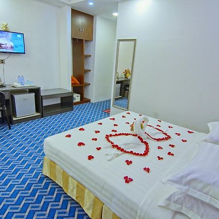 Perfect Hotel Мандалай Экстерьер фото