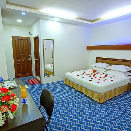 Perfect Hotel Мандалай Экстерьер фото