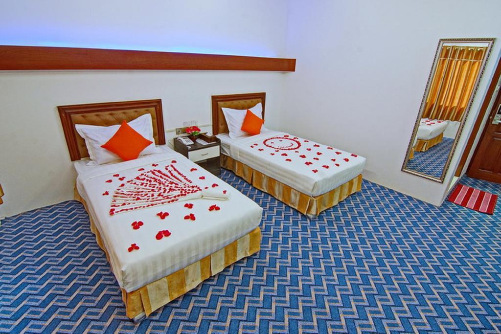 Perfect Hotel Мандалай Экстерьер фото