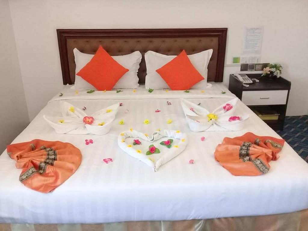 Perfect Hotel Мандалай Экстерьер фото
