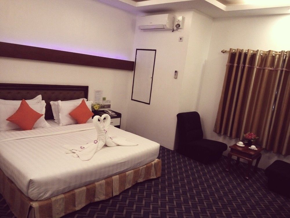 Perfect Hotel Мандалай Экстерьер фото