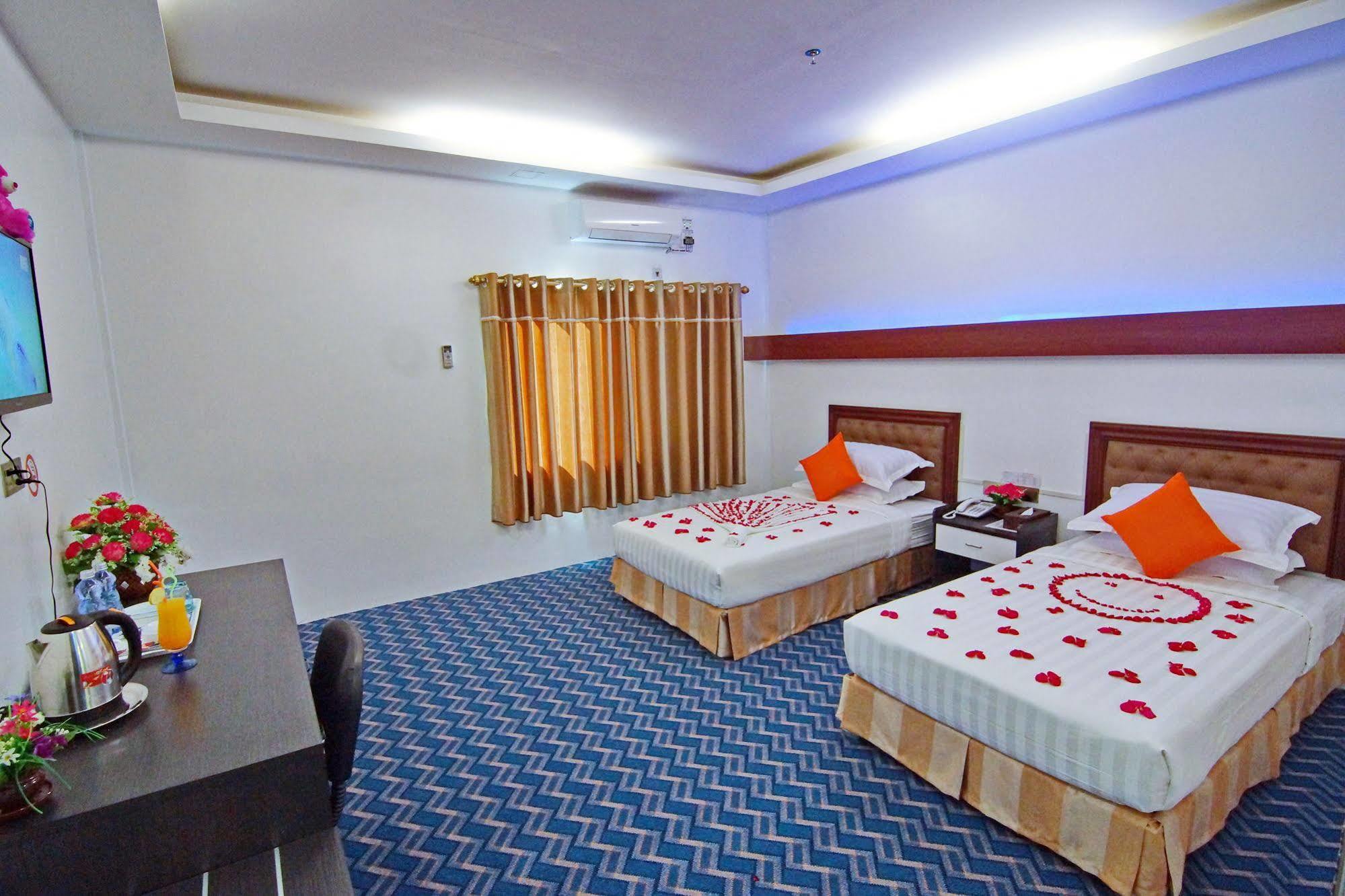 Perfect Hotel Мандалай Экстерьер фото